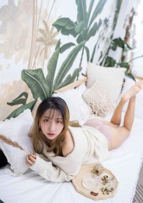 美女扒开粉嫩的尿囗给男生桶小说